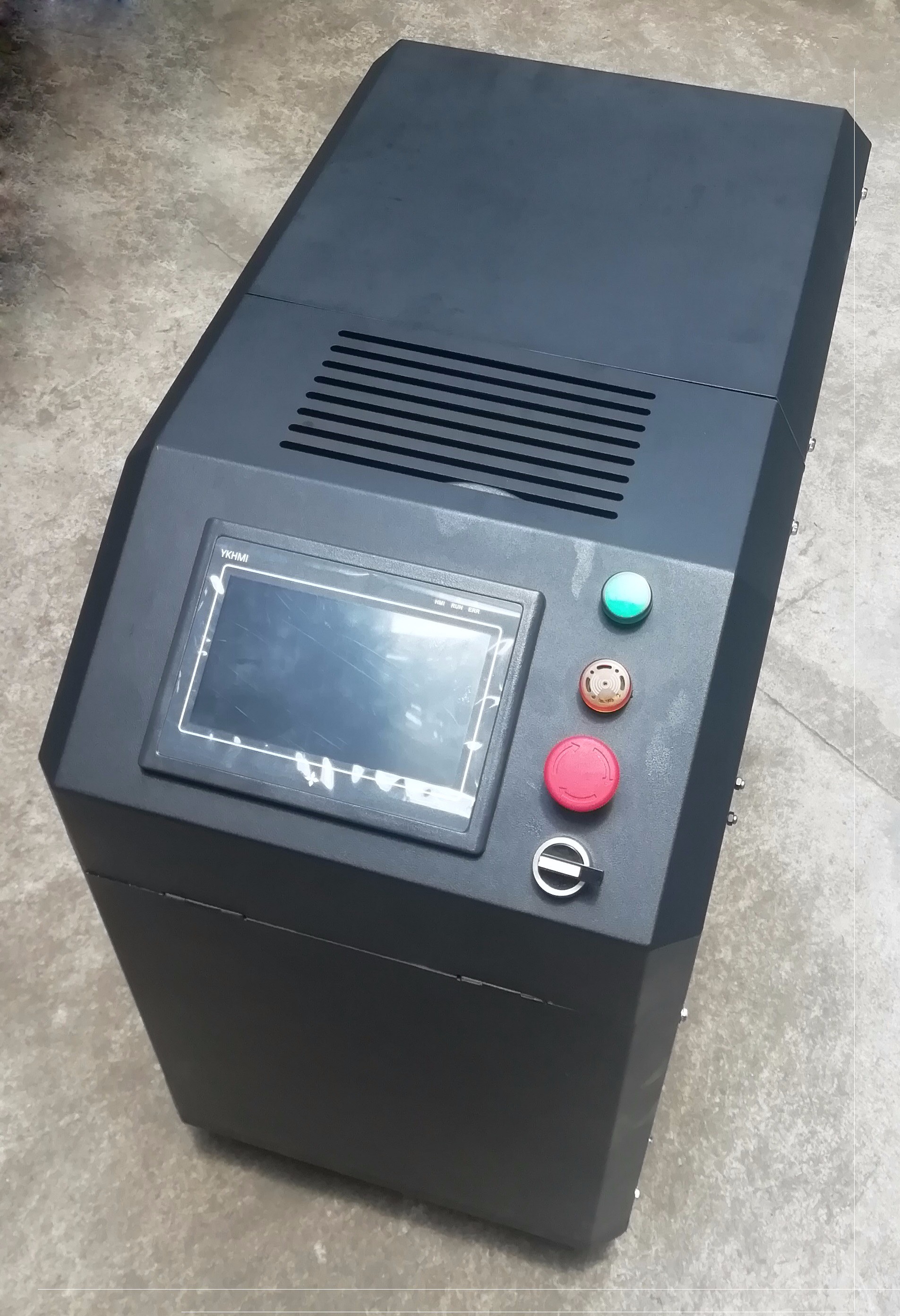 德思宏模內熱切系統正面圖.jpg 德思宏模內熱切系統正面圖.jpg