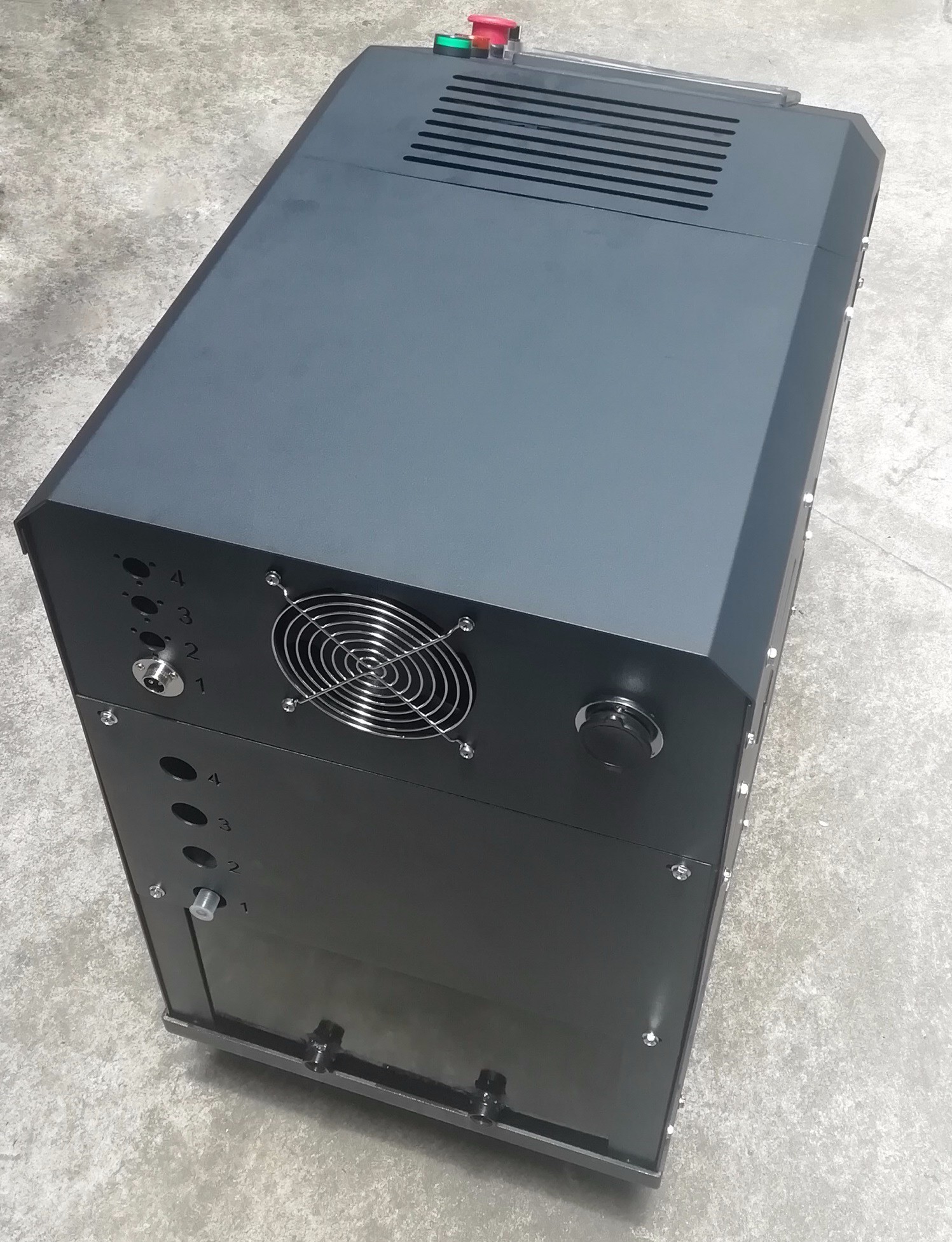 德思宏模內熱切系統背面圖.jpg 德思宏模內熱切系統背面圖.jpg